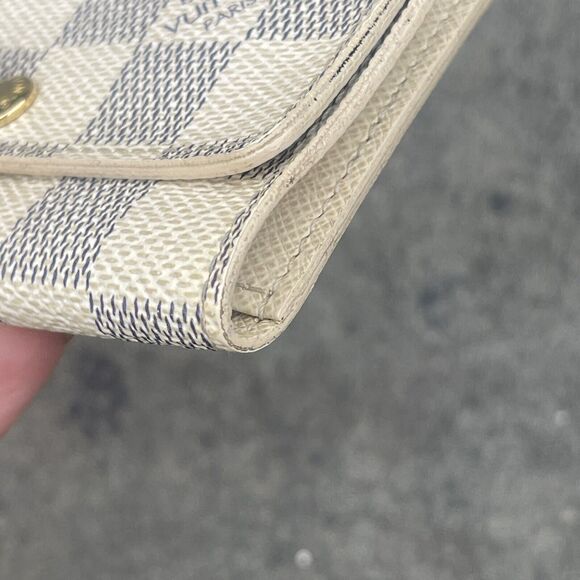 LOUIS VUITTON Damier Azur 6 Ring Key Holder - Picture 5 of 12